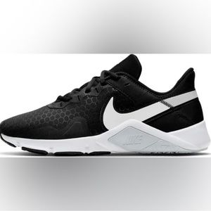 Nike legend essential 2